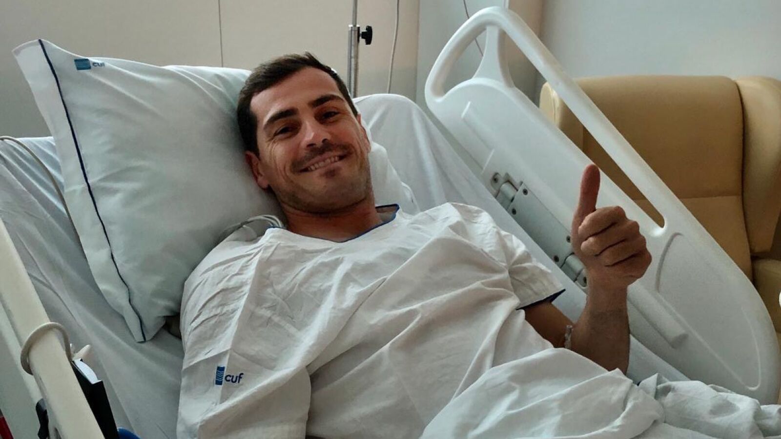 Iker Casillas pasa su segunda noche en el hospital tranquilo y podría recibir el alta este domingo