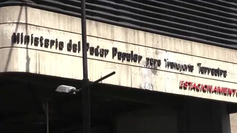 Miles de venezolanos salen a las calles para mostrar su apoyo a Guaidó Miles de venezolanos salen a las calles para mostrar su apoyo a Guaidó