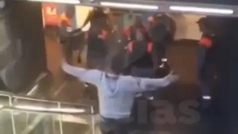 Pelea en el Metro de Barcelona Pelea en el Metro de Barcelona