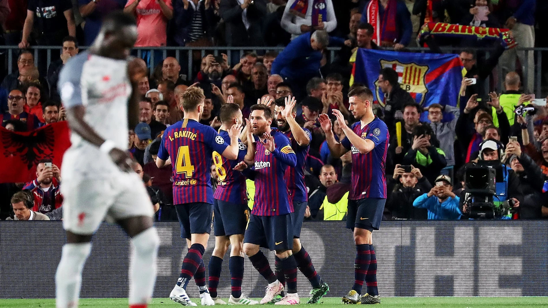 Los futbolistas del Barcelona celebran un gol Los futbolistas del Barcelona celebran un gol