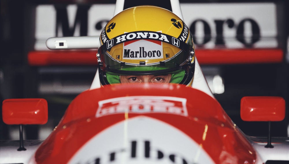 Ayrton Senna, subido al McLaren