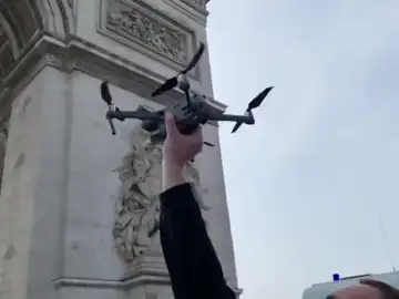 Así vigila la policía francesa a los manifestantes Así vigila la policía francesa a los manifestantes