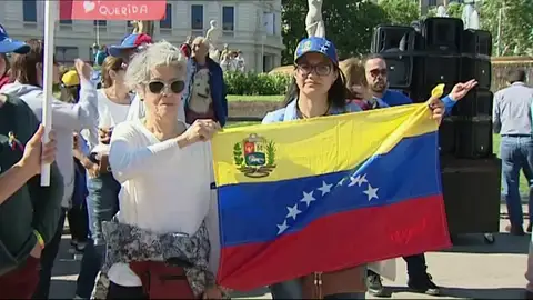 Unos 300 venezolanos se concentran en Barcelona en apoyo a Guaidó y López Unos 300 venezolanos se concentran en Barcelona en apoyo a Guaidó y López