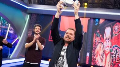 El Monaguillo sorprende en 'El Hormiguero 3.0' con el camaleón 'comefichas'