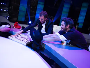 Trancas y Barrancas retan a Antonio Pagudo a una ouija en 'El Hormiguero 3.0' Trancas y Barrancas retan a Antonio Pagudo a una ouija en 'El Hormiguero 3.0'