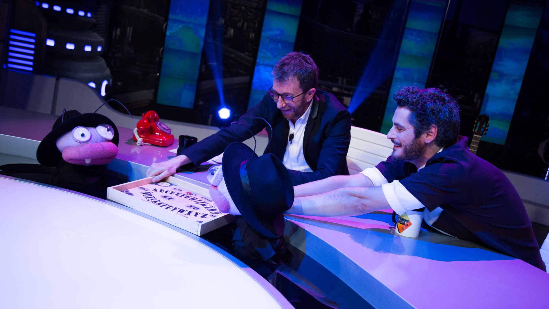 Trancas y Barrancas retan a Antonio Pagudo a una ouija en 'El Hormiguero 3.0'