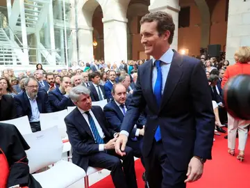 Pablo Casado evita saludar a Ángel Garrido Pablo Casado evita saludar a Ángel Garrido