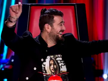 La fuerza de La Tata y su guitarra cautivarán a los coaches en las Audiciones a ciegas de 'La Voz Senior' La fuerza de La Tata y su guitarra cautivarán a los coaches en las Audiciones a ciegas de 'La Voz Senior'