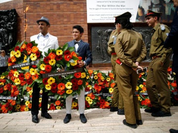 Ofrenda floral por las víctimas del Holocausto Ofrenda floral por las víctimas del Holocausto