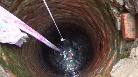 Rescate de una niña en China Rescate de una niña en China