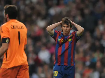 Messi lamenta una ocasión ante Casillas Messi lamenta una ocasión ante Casillas
