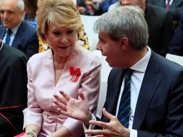 El expresidente de la Comunidad de Madrid, Ángel Garrido, conversa con Esperanza Aguirre El expresidente de la Comunidad de Madrid, Ángel Garrido, conversa con Esperanza Aguirre
