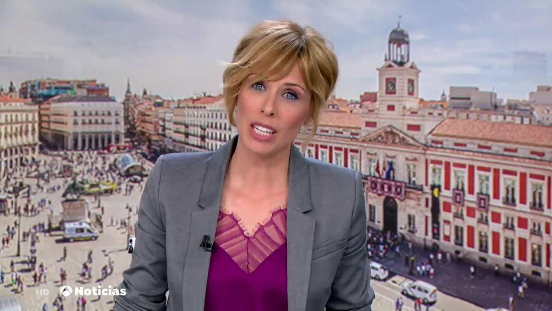 María José Sáez presentando Antena 3 Noticias 1