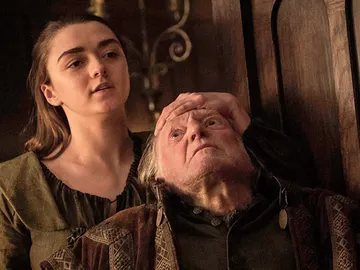 Escena en la que Arya mata a Walder Frey en 'Juego de Tronos' Escena en la que Arya mata a Walder Frey en 'Juego de Tronos'