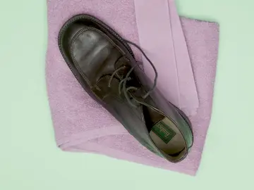 Truco para ensanchar zapatos de piel apretados Truco para ensanchar zapatos de piel apretados