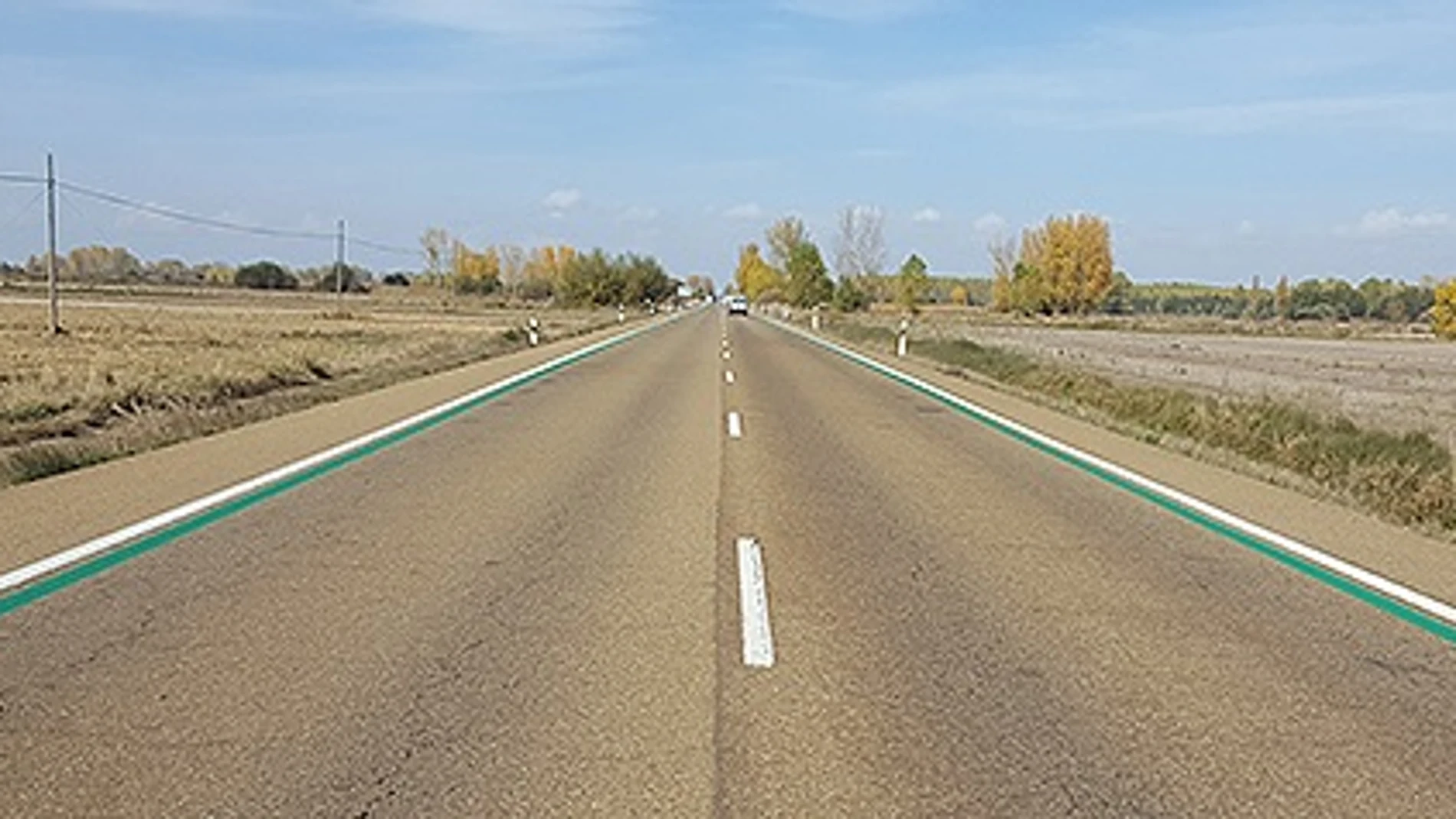 Carretera con líneas verdes Carretera con líneas verdes