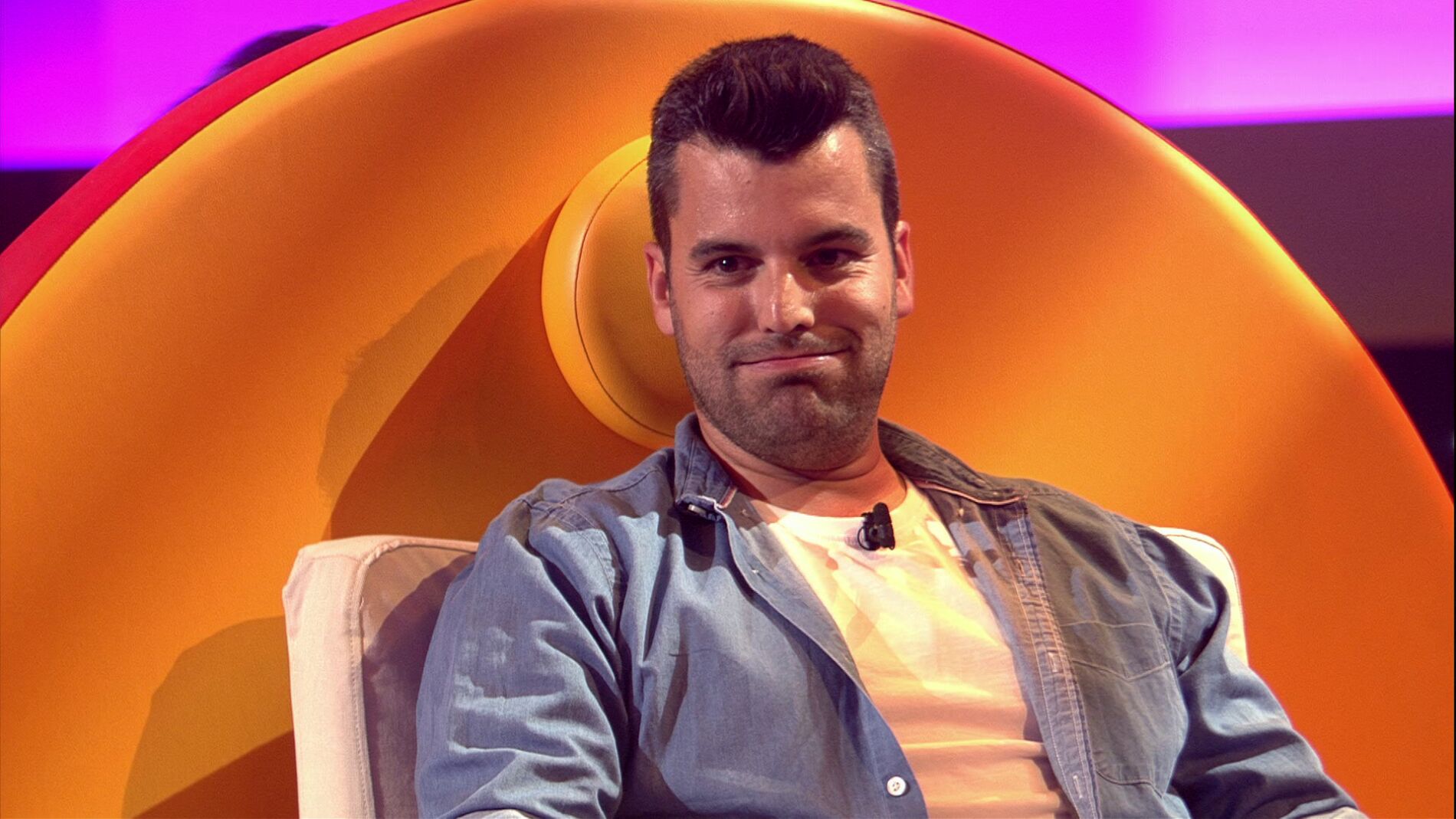 Paco, el bombero que ha incendiado el plat&oacute; em 'Mareo a dos' ante un nauseabundo Alejandro 