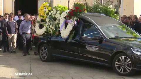 REEMPLAZO Familia y amigos despiden este viernes al joven asesinado en Cobeña REEMPLAZO Familia y amigos despiden este viernes al joven asesinado en Cobeña