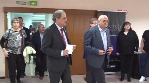 Torra comunica su disponibilidad para declarar el 15 de mayo por no quitar los lazos amarillos durante la campaña electoral Torra comunica su disponibilidad para declarar el 15 de mayo por no quitar los lazos amarillos durante la campaña electoral