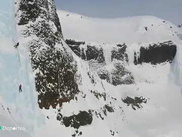 La legendaria gesta de tres alpinistas españoles al escalar por primera vez las cascadas heladas del ártico ruso La legendaria gesta de tres alpinistas españoles al escalar por primera vez las cascadas heladas del ártico ruso