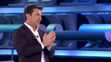 Arturo Valls intenta que un concursante se plante en ‘¡Ahora caigo!’