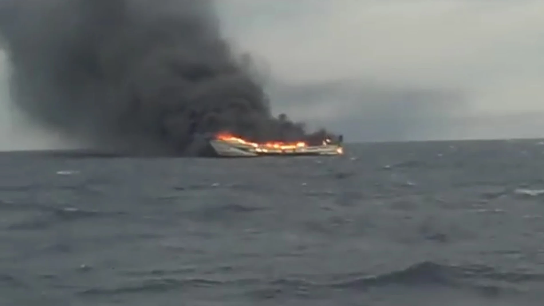 El incendio declarado en el barco El incendio declarado en el barco