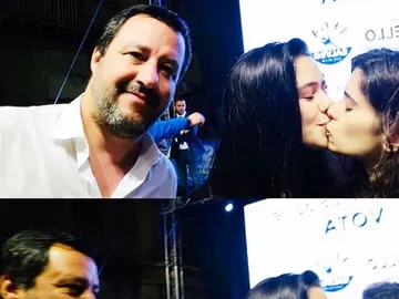La fotografía de las jóvenes besándose junto a Salvini La fotografía de las jóvenes besándose junto a Salvini
