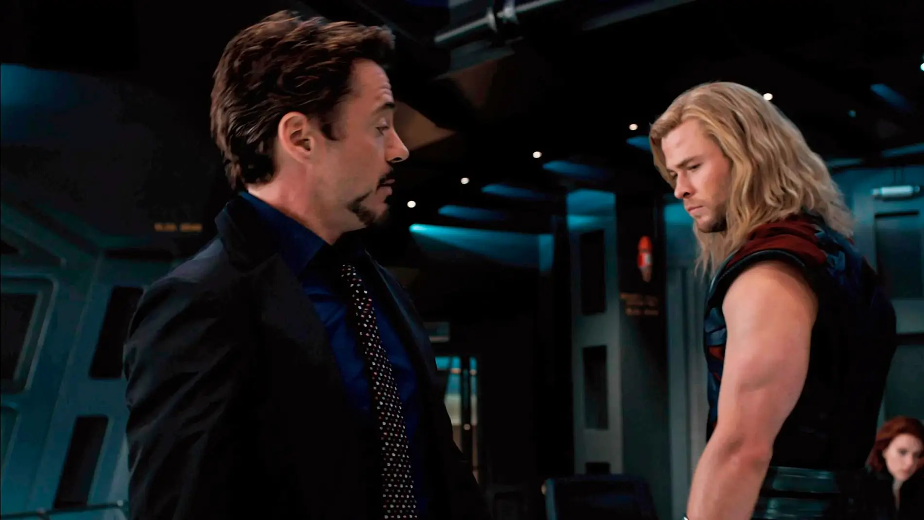 Tony Stark y Thor en 'Vengadores'