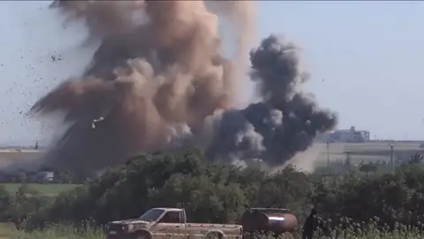 Cientos de soldados sirios rodean la ciudad de Idlib, considerada como el último bastión de las fuerzas opositoras Cientos de soldados sirios rodean la ciudad de Idlib, considerada como el último bastión de las fuerzas opositoras