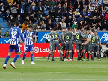 Los futbolistas de la Real Sociedad celebran el gol en Mendizorroza Los futbolistas de la Real Sociedad celebran el gol en Mendizorroza