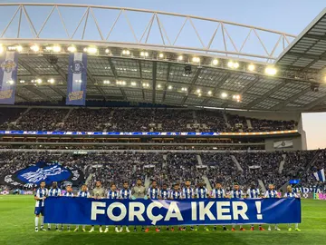 El Oporto homenajea a Iker Casillas tras su infarto El Oporto homenajea a Iker Casillas tras su infarto