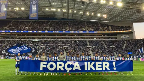 El Oporto homenajea a Iker Casillas tras su infarto El Oporto homenajea a Iker Casillas tras su infarto