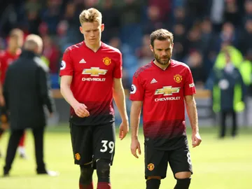 Mata y McTominay se retiran del campo cabizbajos Mata y McTominay se retiran del campo cabizbajos