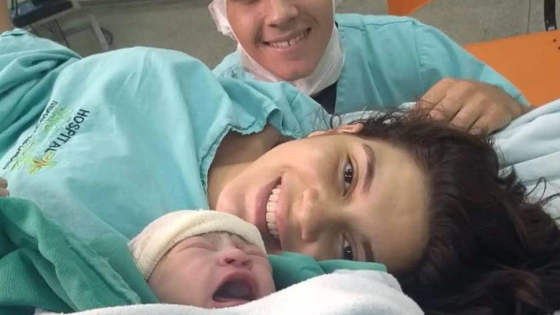 La familia justo después del parto La familia justo después del parto