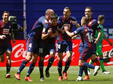 El Eibar celebra el tanto ante el Betis El Eibar celebra el tanto ante el Betis