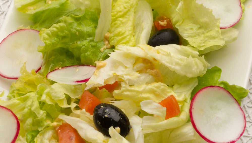Ensalada de rabanitos y salmón