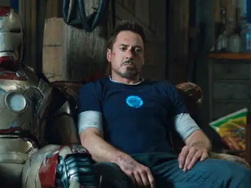 Robert Downey Jr es Tony Stark Robert Downey Jr es Tony Stark