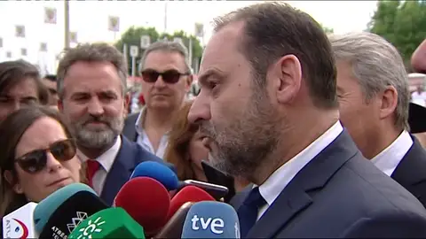 El gobierno pide coherencia a PP y Cs porque ellos pidieron que se abstuviera el PSOE con Rajoy El gobierno pide coherencia a PP y Cs porque ellos pidieron que se abstuviera el PSOE con Rajoy