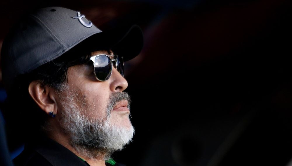 Maradona en el banquillo