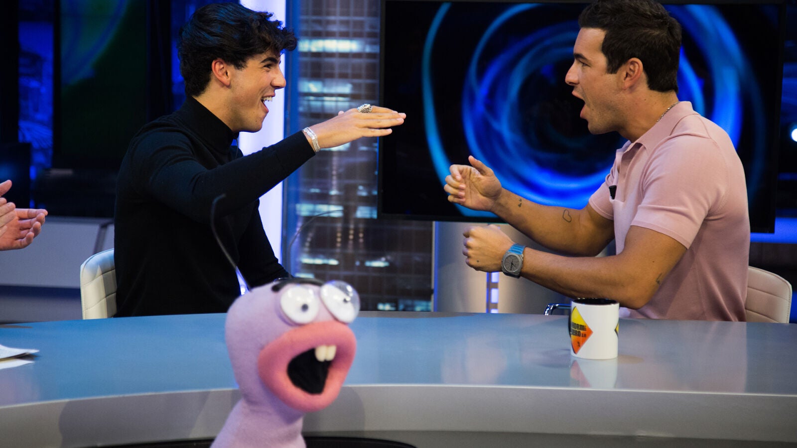 Óscar y Mario Casas demuestran su gran compenetración en 'El Hormiguero 3.0' con los puntos telepáticos 