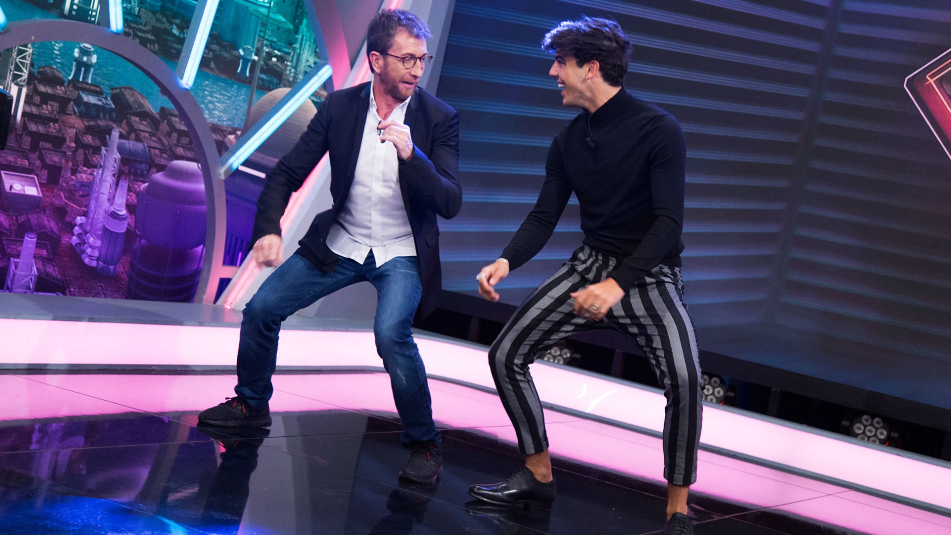 La impresionante exhibici&oacute;n de baile de &Oacute;scar Casas en 'El Hormiguero 3.0'