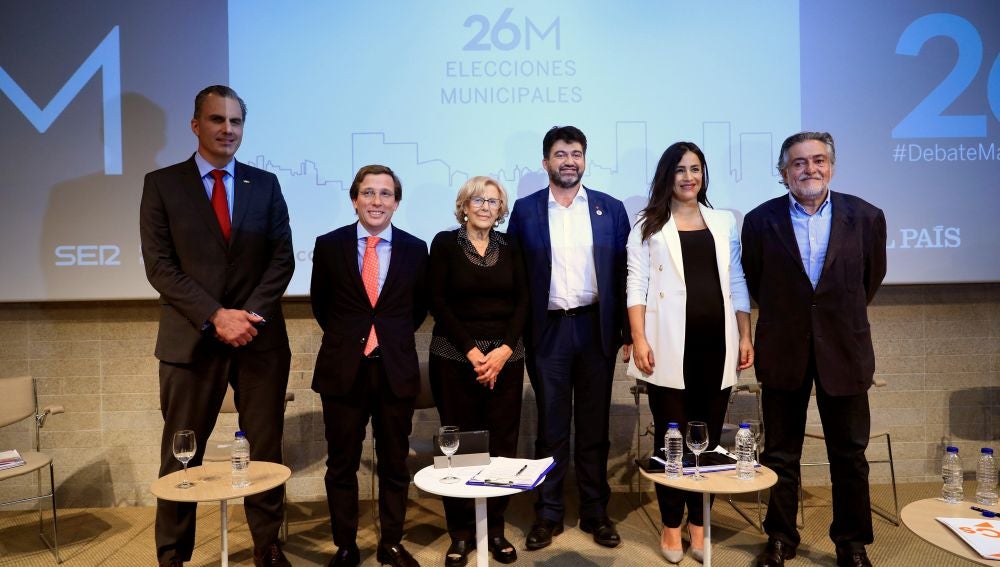 Los candidatos a la alcaldía de Madrid, José Luis Martínez-Almeida (2i), Javier Ortega Smith (i), Manuela Carmen (3i), Carlos Sánchez Mato (3d), Begoña Villacís (2d) y Pepu Hernández