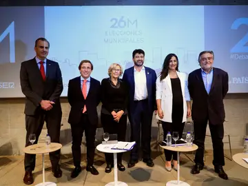 Los candidatos a la alcaldía de Madrid, José Luis Martínez-Almeida (2i), Javier Ortega Smith (i), Manuela Carmen (3i), Carlos Sánchez Mato (3d), Begoña Villacís (2d) y Pepu Hernández Los candidatos a la alcaldía de Madrid, José Luis Martínez-Almeida (2i), Javier Ortega Smith (i), Manuela Carmen (3i), Carlos Sánchez Mato (3d), Begoña Villacís (2d) y Pepu Hernández