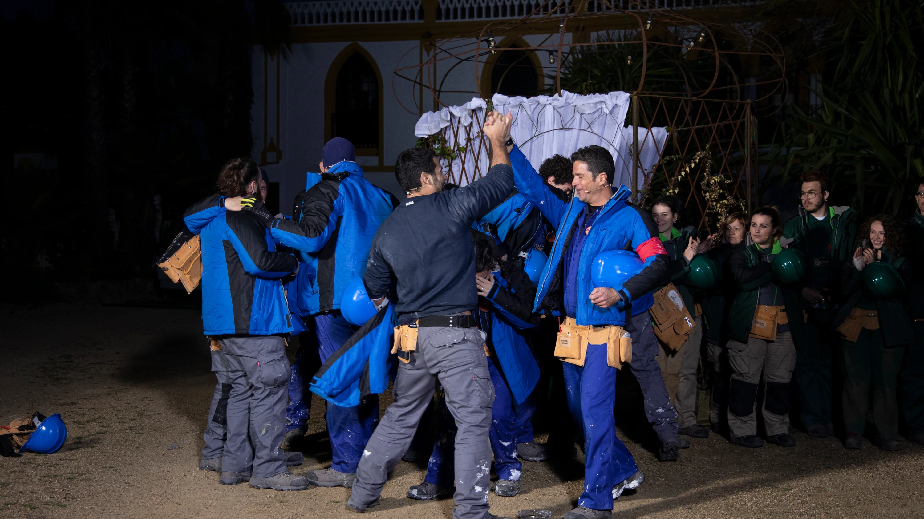 Euforia y saltos de alegría en el equipo azul tras ganar la prueba por equipos Euforia y saltos de alegría en el equipo azul tras ganar la prueba por equipos