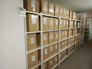 Cajas con restos arqueológicos hallados junto al Mercado Central de Elche. Cajas con restos arqueológicos hallados junto al Mercado Central de Elche.