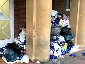 Sindicatos de la Ertzaintza exigen el cierre de comisarías en el País Vasco por la cantidad de basura acumulada Sindicatos de la Ertzaintza exigen el cierre de comisarías en el País Vasco por la cantidad de basura acumulada