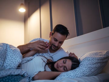 Pareja en la cama