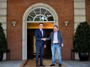 Pedro Sánchez recibe a Pablo Iglesias en Moncloa Pedro Sánchez recibe a Pablo Iglesias en Moncloa
