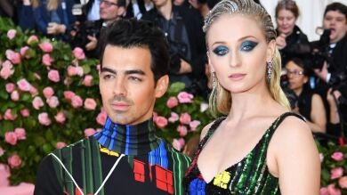 Nick Jonas se convierte en un personaje de 'Juego de Tronos' en la Gala Met y Sophie Turner responde