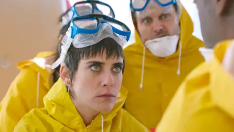 Iñaki prepara un Escape Room para unir a la cuadrilla y Lola se lanza a besar a Cristóbal Iñaki prepara un Escape Room para unir a la cuadrilla y Lola se lanza a besar a Cristóbal